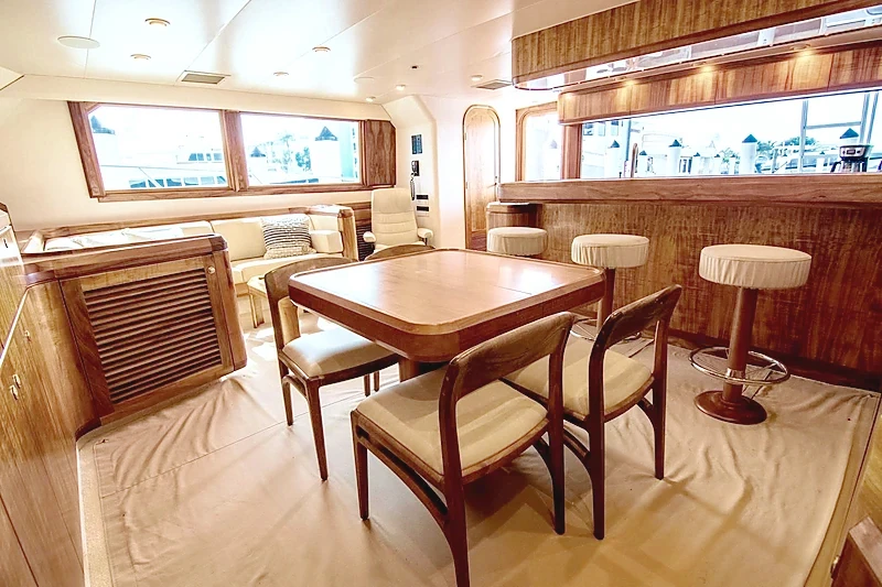 Teak cockpit and mezzanine with fighting chair